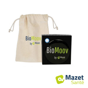 Un boitier médical noir avec écriture BioMoov by Mazet Santé en vert et blanc avec une housse de rangement en tissus beige