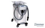 Photo du Cryo 6 de Zimmer : équipement de pointe de cryotherapie pour les kinés blanc avec un écran tactile sur un support à roulette