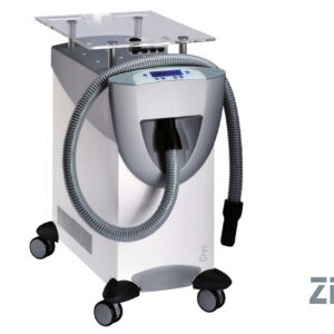 Photo du Cryo 6 de Zimmer : équipement de pointe de cryotherapie pour les kinés blanc avec un écran tactile sur un support à roulette